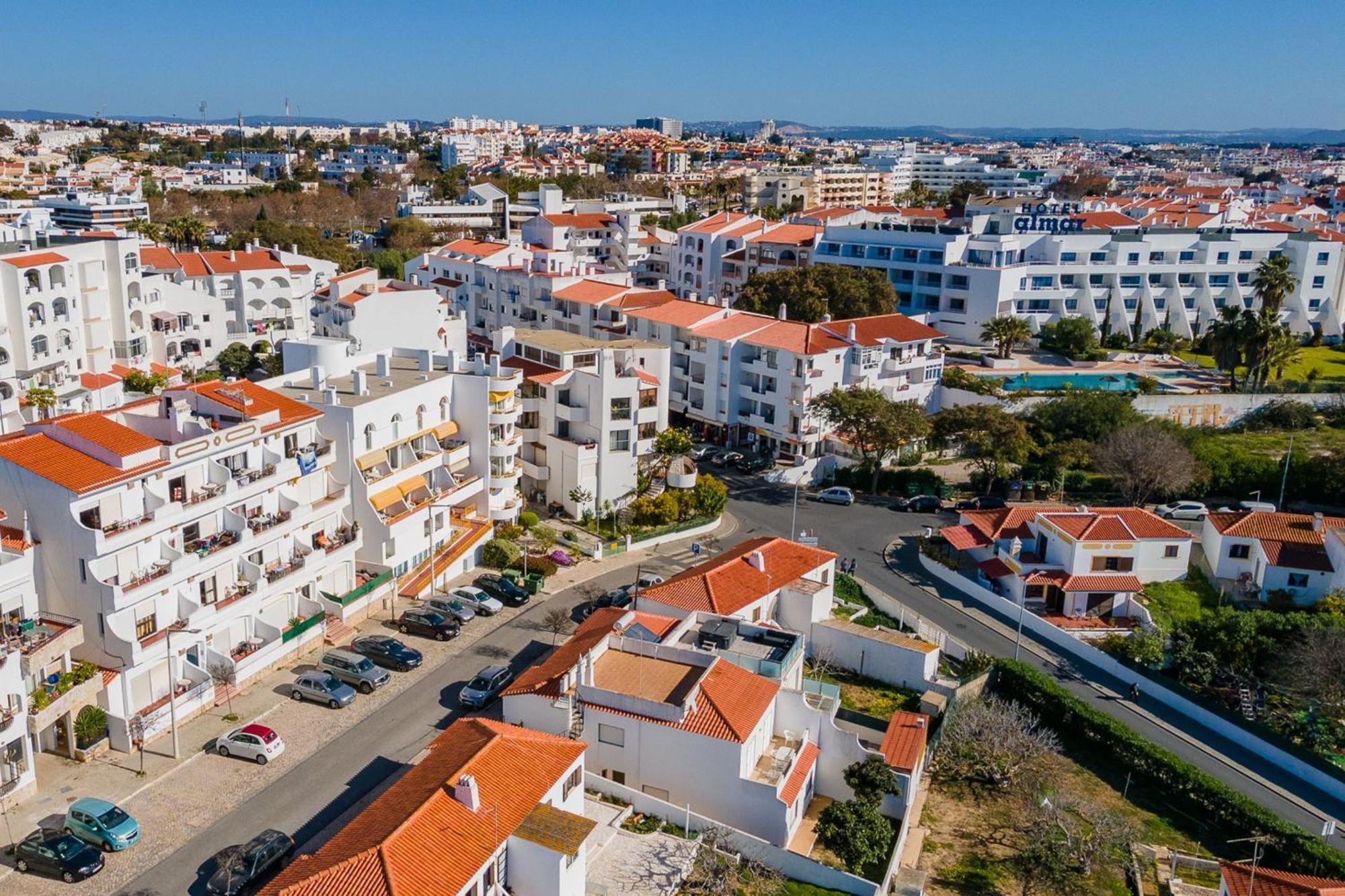 Typical T2 In Albufeira W/ Balcony By Lovelystay מראה חיצוני תמונה